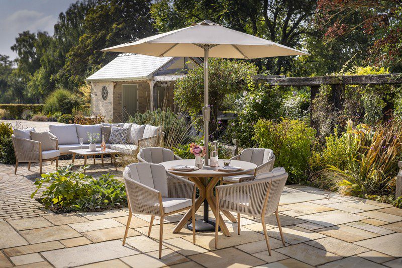 Hartman Portico 4 Seat Round Dining Set inc. Parasol & Base