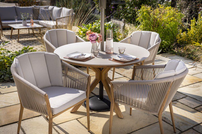 Hartman Portico 4 Seat Round Dining Set inc. Parasol & Base - Image 2