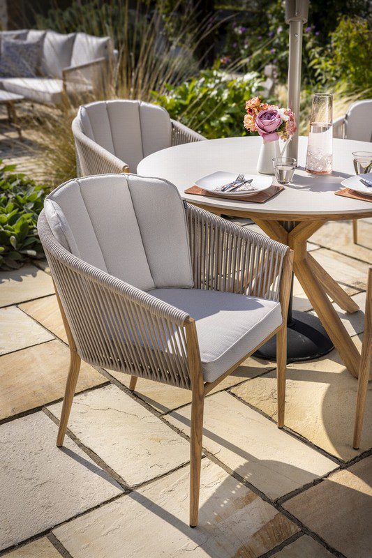Hartman Portico 4 Seat Round Dining Set inc. Parasol & Base - Image 3