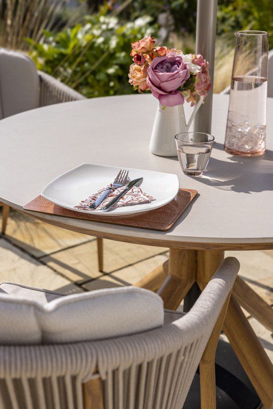 Hartman Portico 4 Seat Round Dining Set inc. Parasol & Base - Image 4