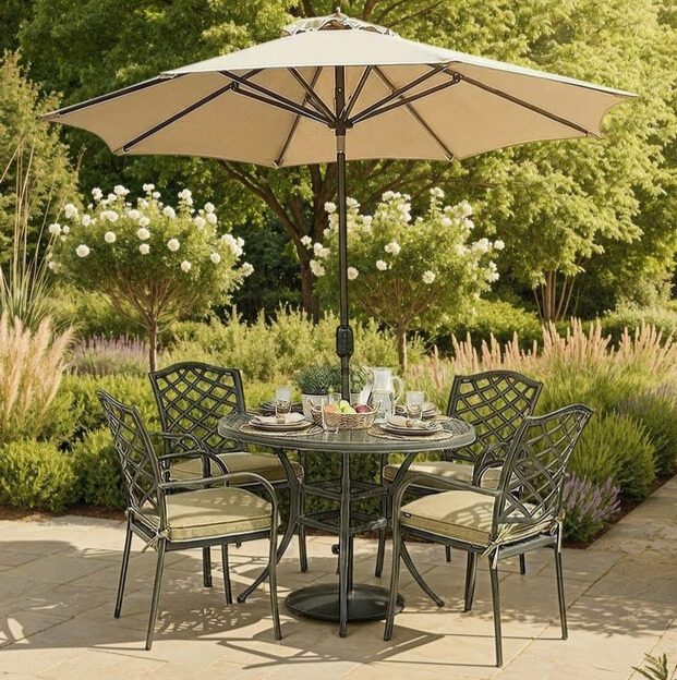 Hartman Oakley 4 Seat Dining Set with Parasol/Base & Seat Pads